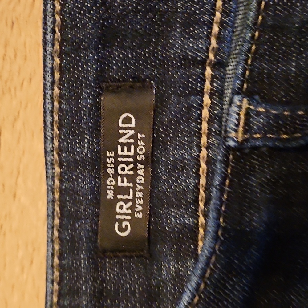White House Black Market - Gently Worn Midrise Girlfriend Everyday Soft Jeans - Picture 3 of 9